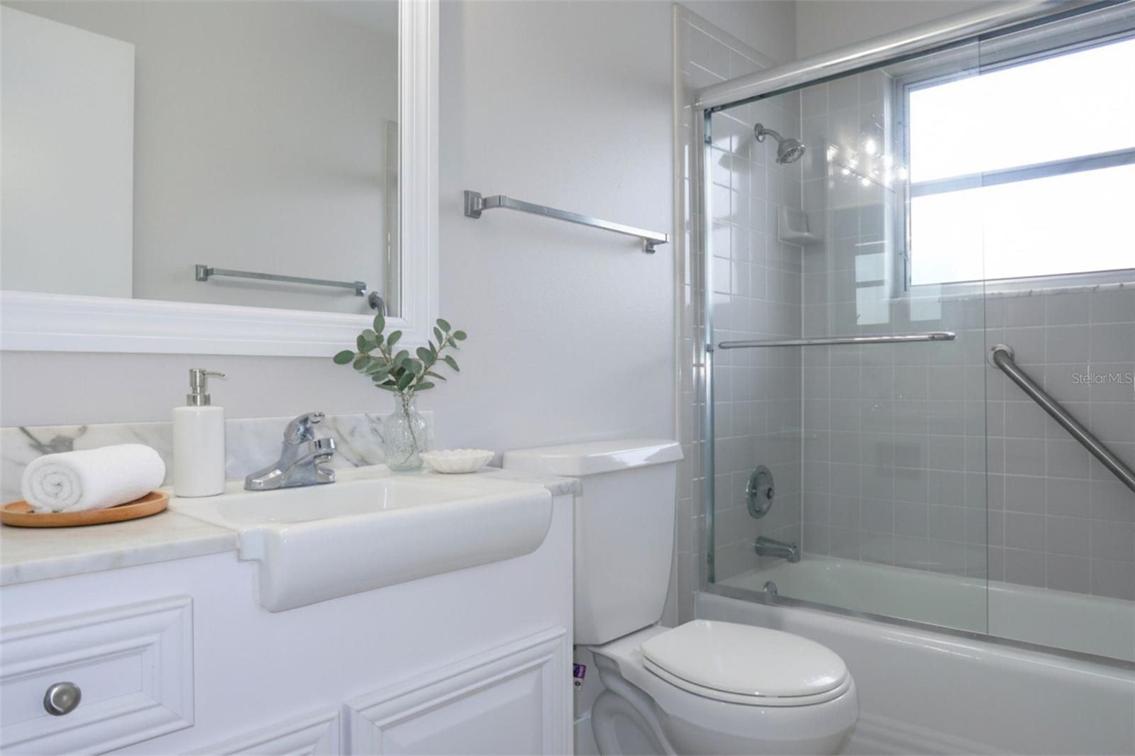 Image 11 of 30 For 806 Oakmont Avenue