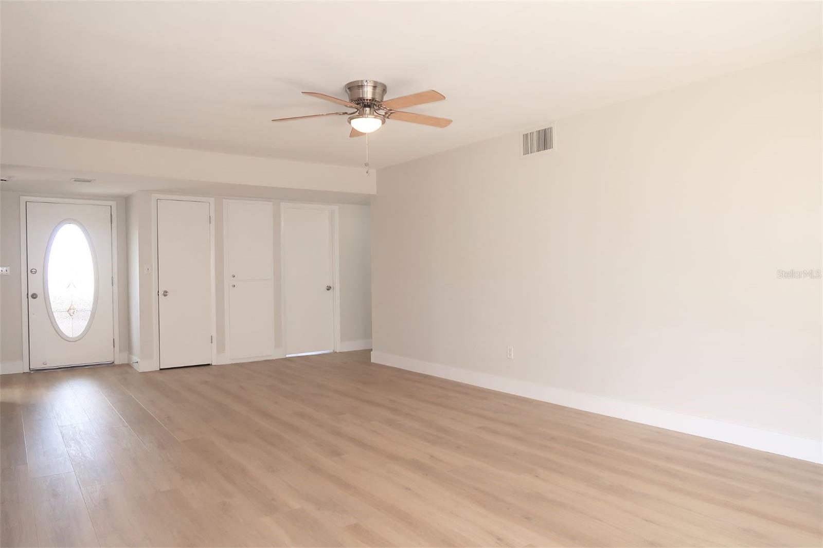 Image 17 of 30 For 806 Oakmont Avenue