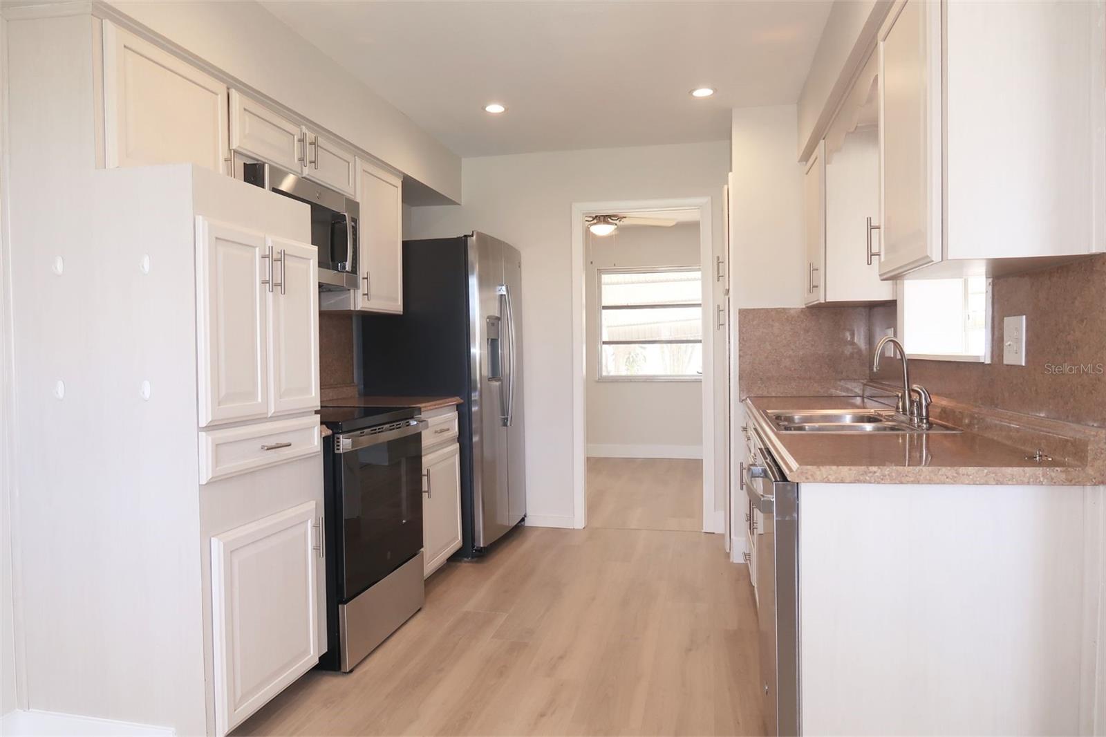 Image 20 of 30 For 806 Oakmont Avenue