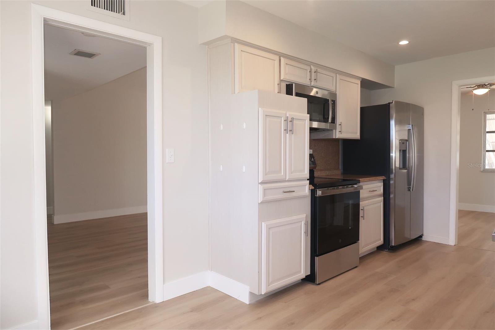 Image 21 of 30 For 806 Oakmont Avenue