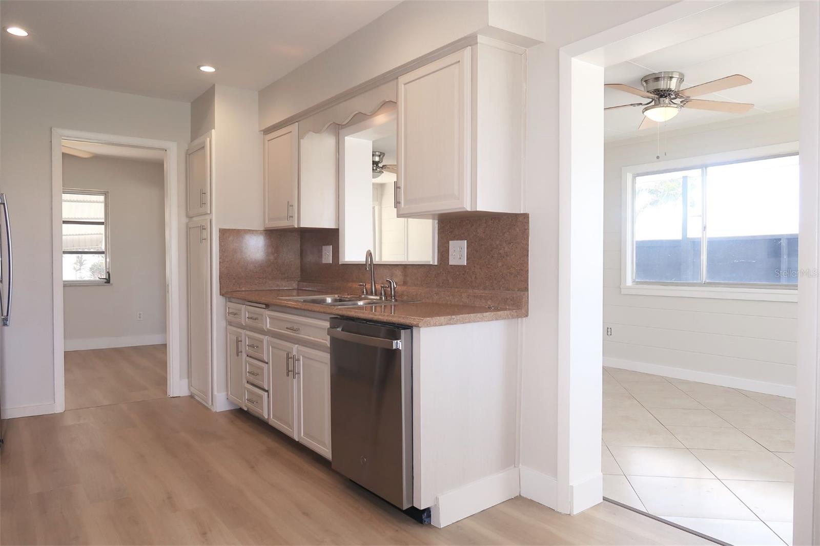 Image 22 of 30 For 806 Oakmont Avenue