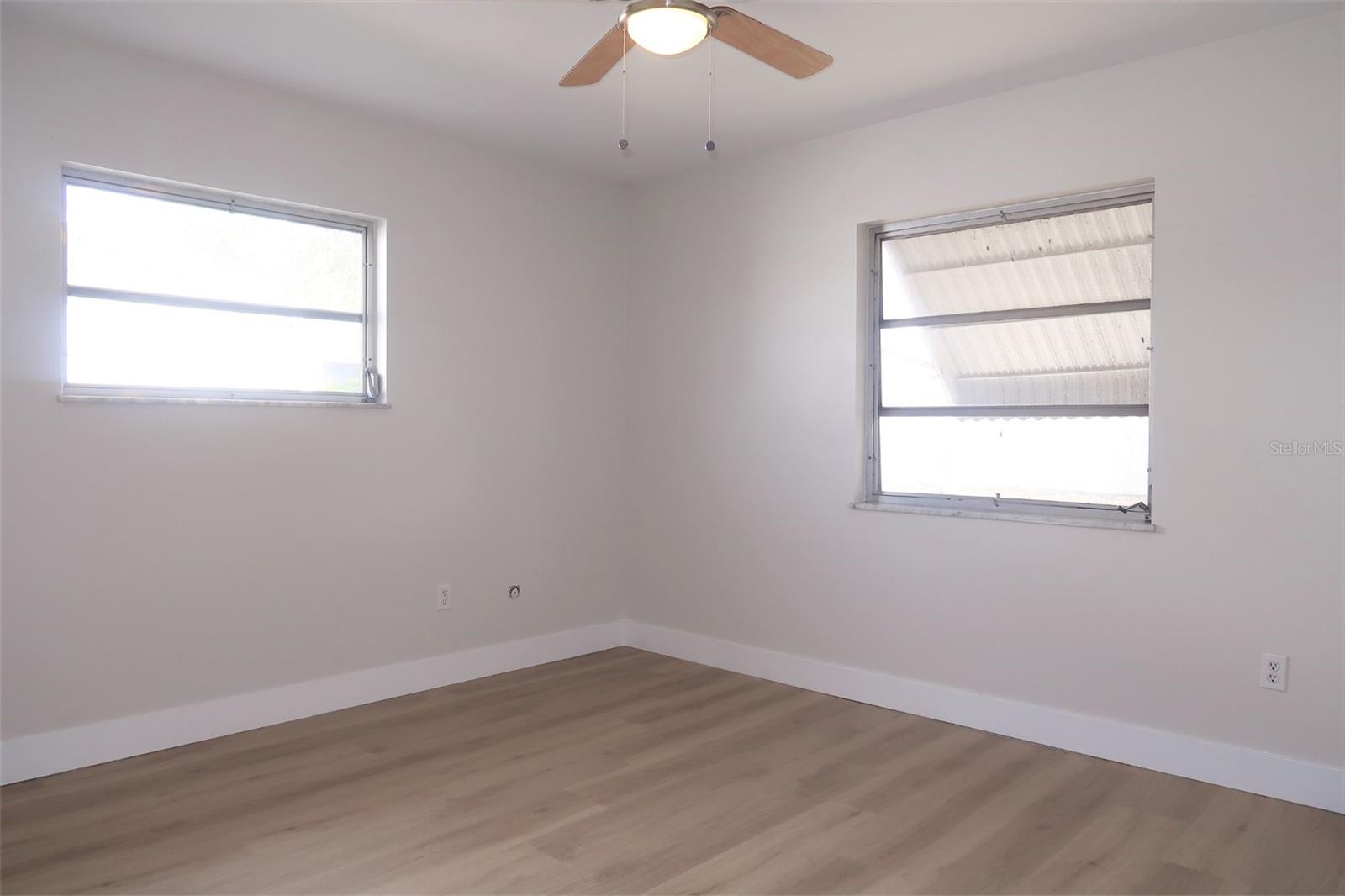 Image 27 of 30 For 806 Oakmont Avenue