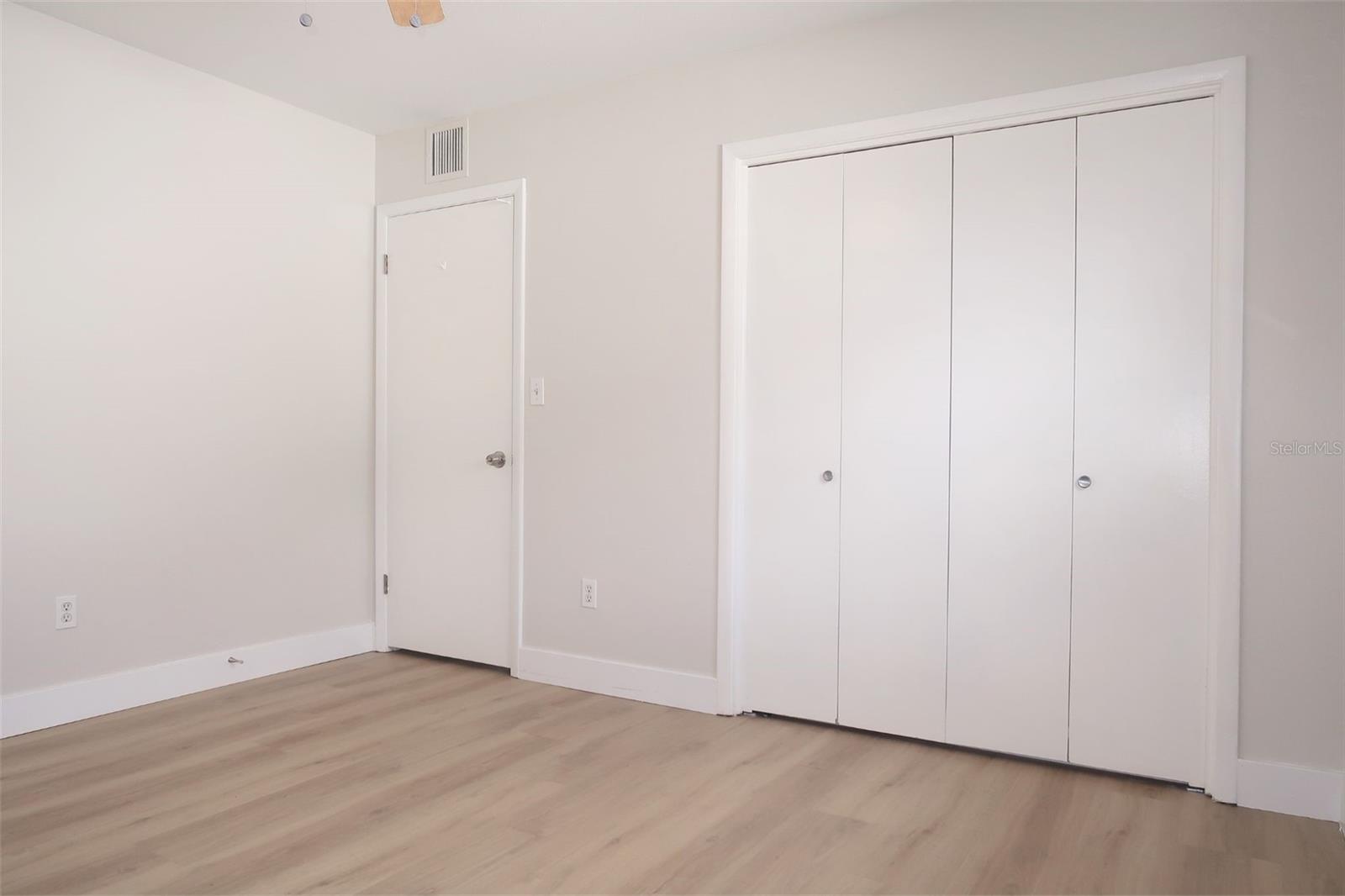 Image 28 of 30 For 806 Oakmont Avenue