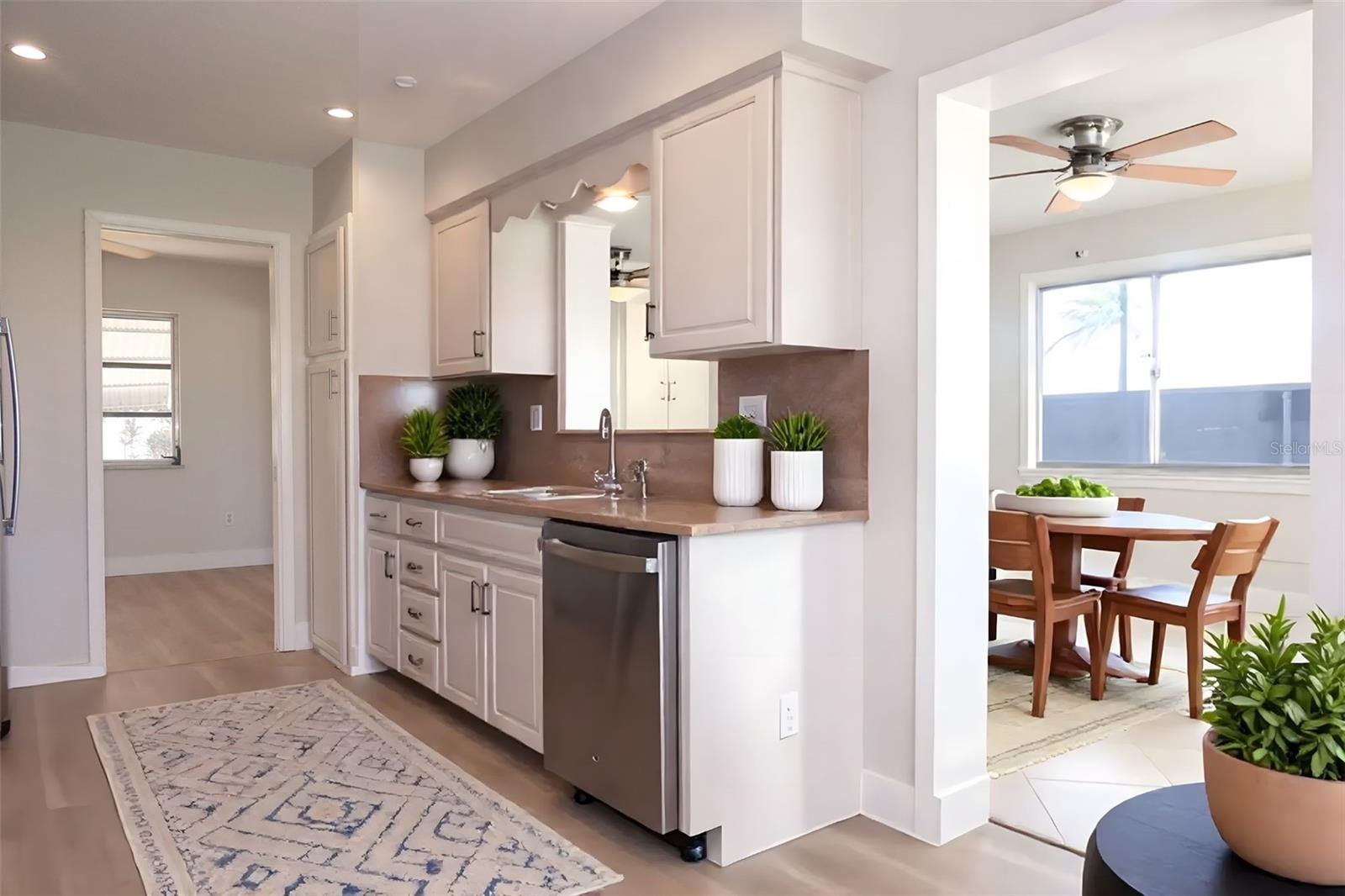 Image 6 of 30 For 806 Oakmont Avenue