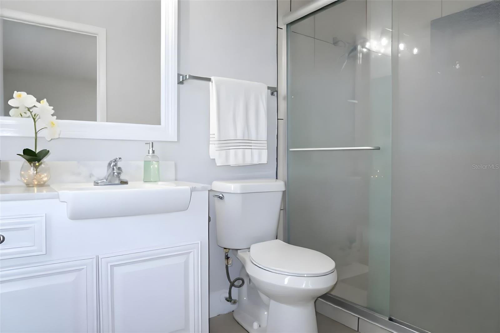 Image 9 of 30 For 806 Oakmont Avenue