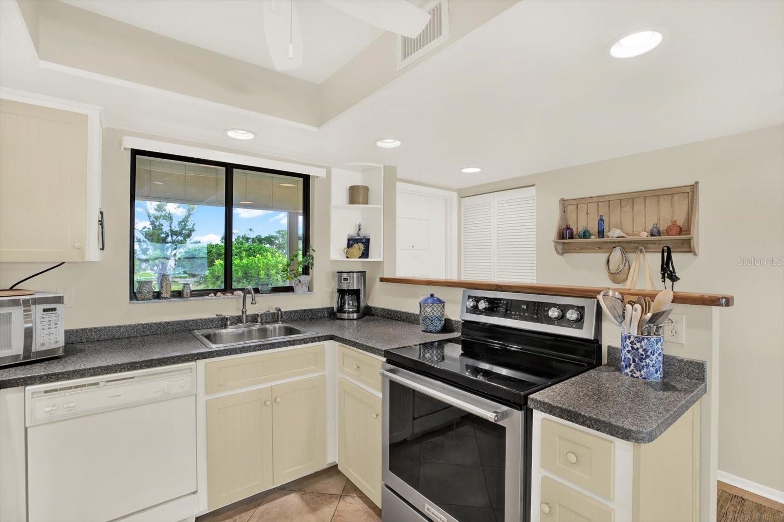 Image 7 of 21 For 6500 Flotilla Drive 187