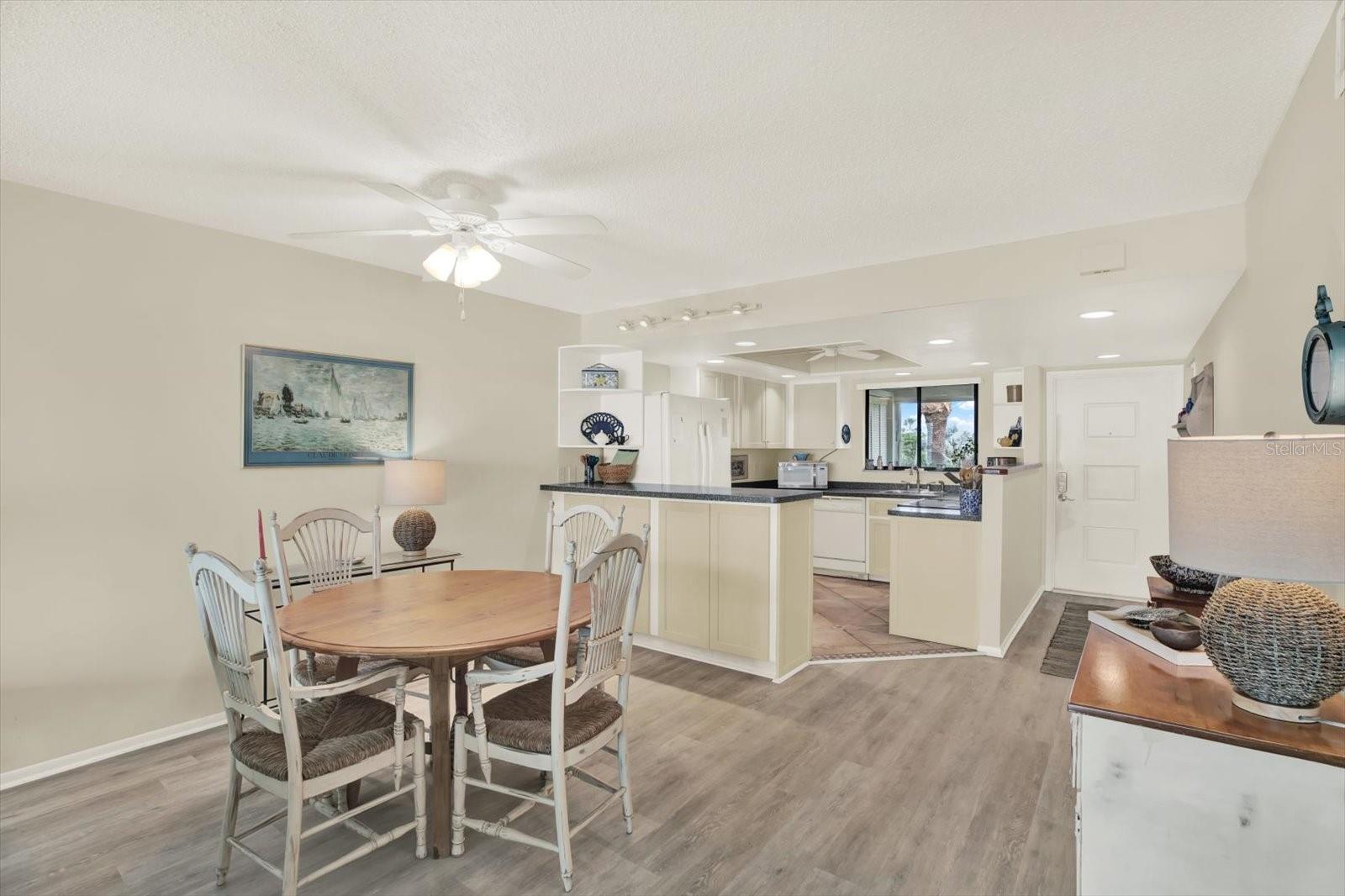 Image 9 of 21 For 6500 Flotilla Drive 187
