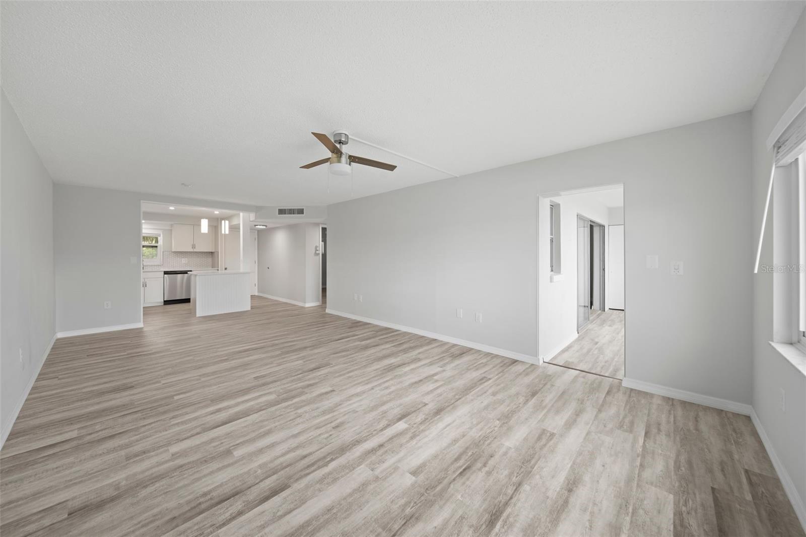 Image 13 of 57 For 4725 Cove Circle 202