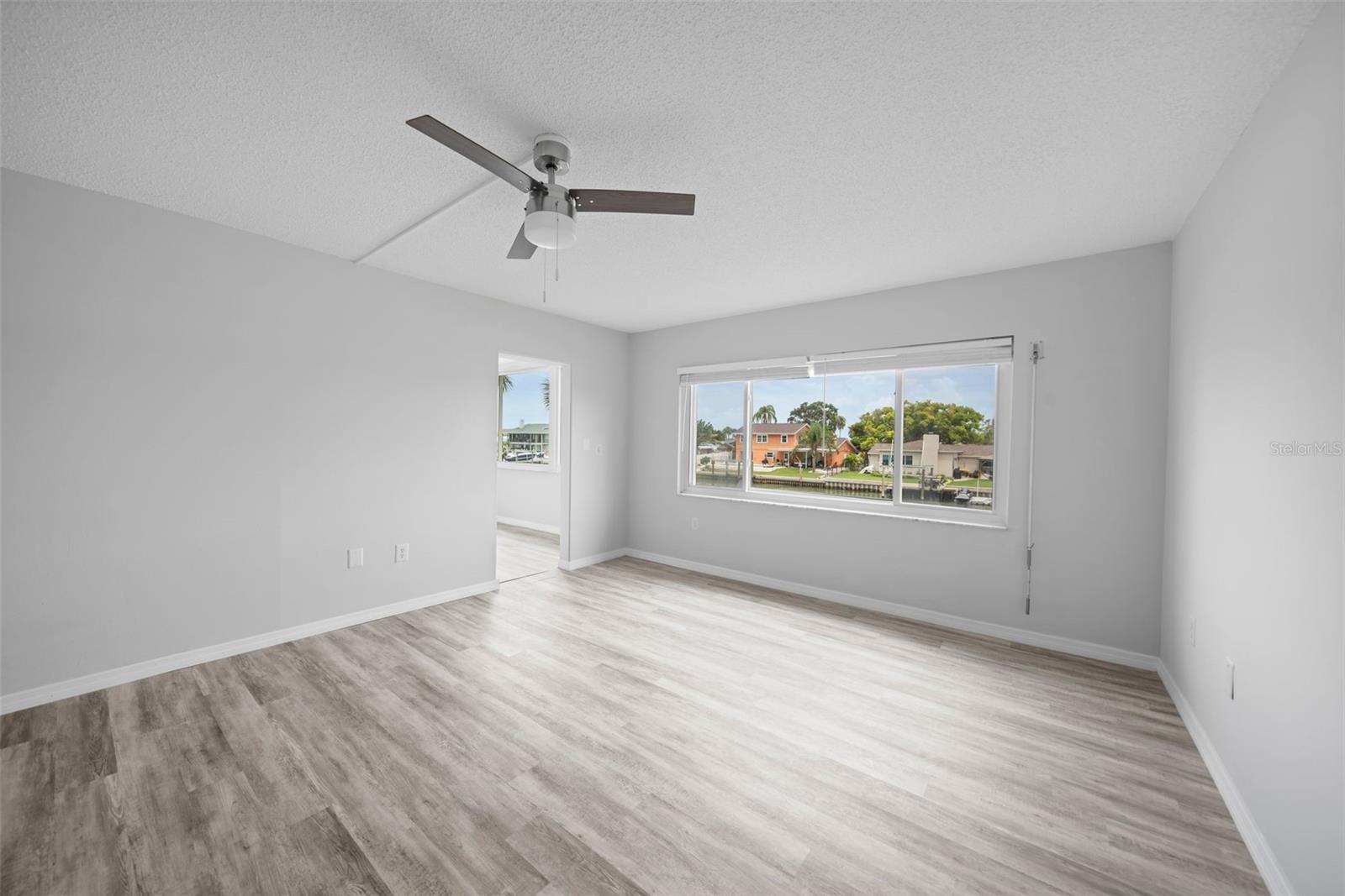 Image 16 of 57 For 4725 Cove Circle 202