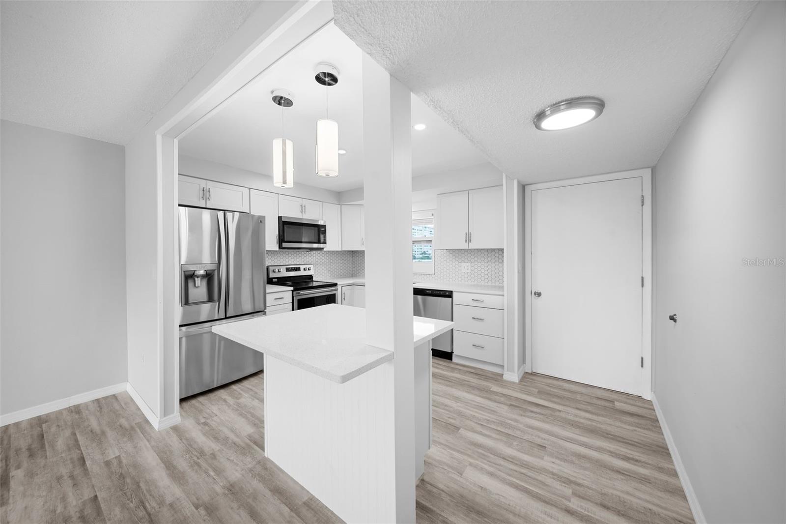 Image 7 of 57 For 4725 Cove Circle 202