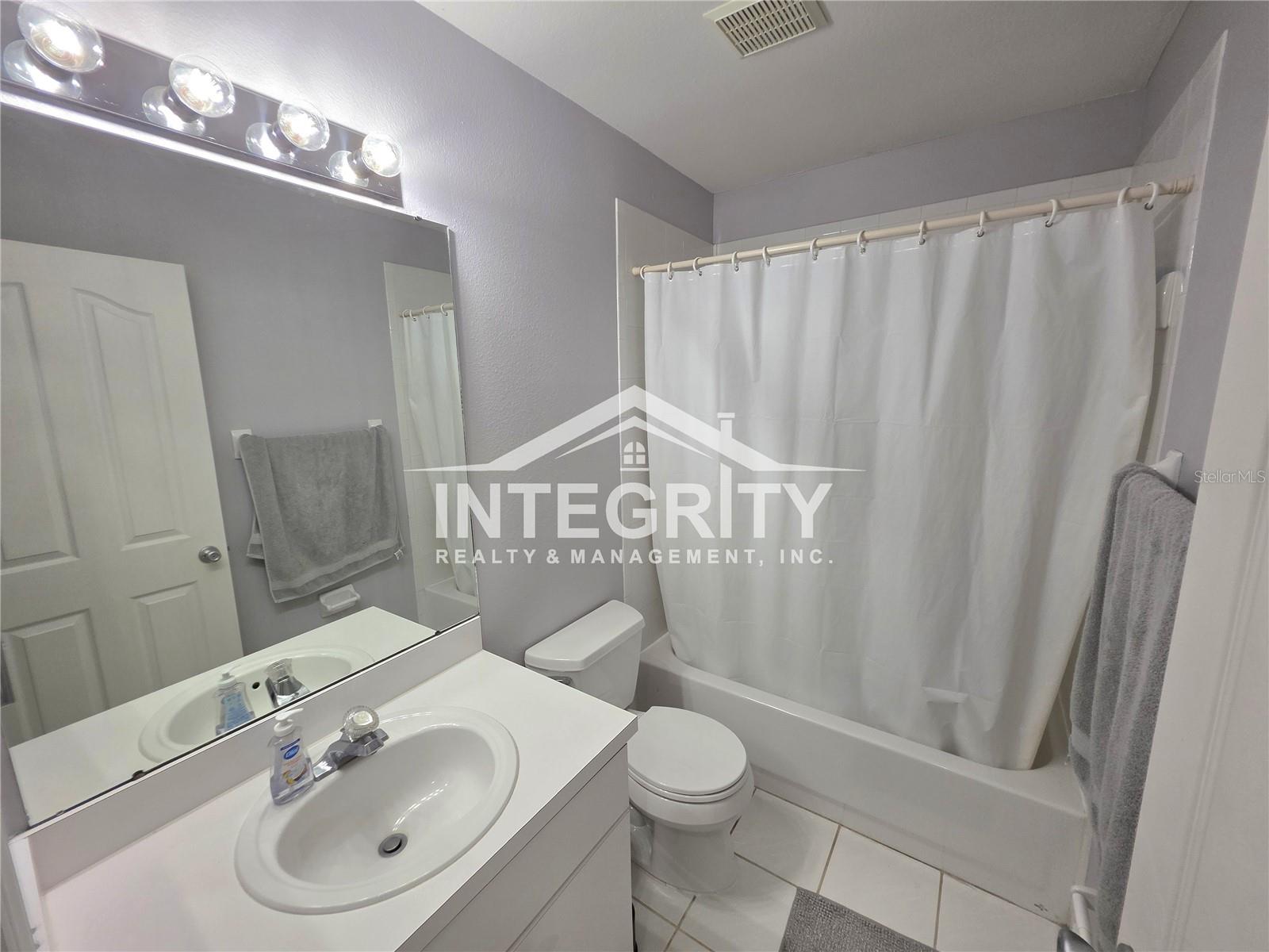 Image 13 of 26 For 10107 Farmingdale Place
