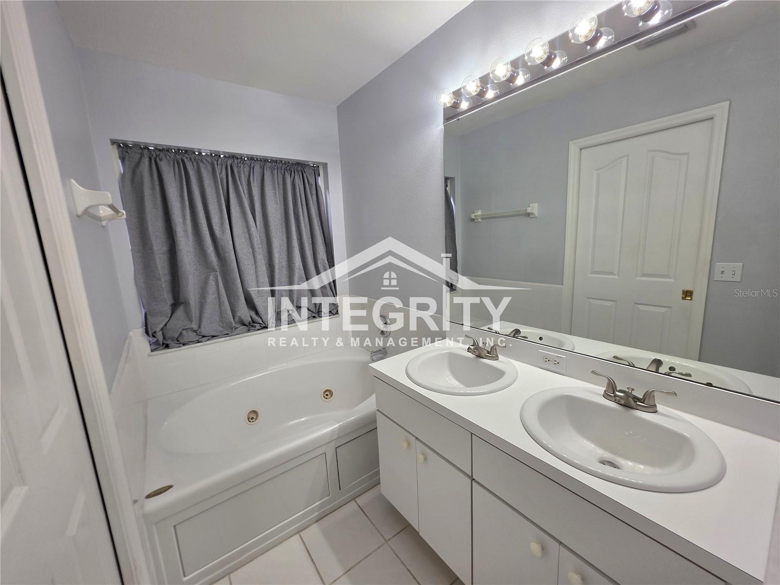 Image 16 of 26 For 10107 Farmingdale Place