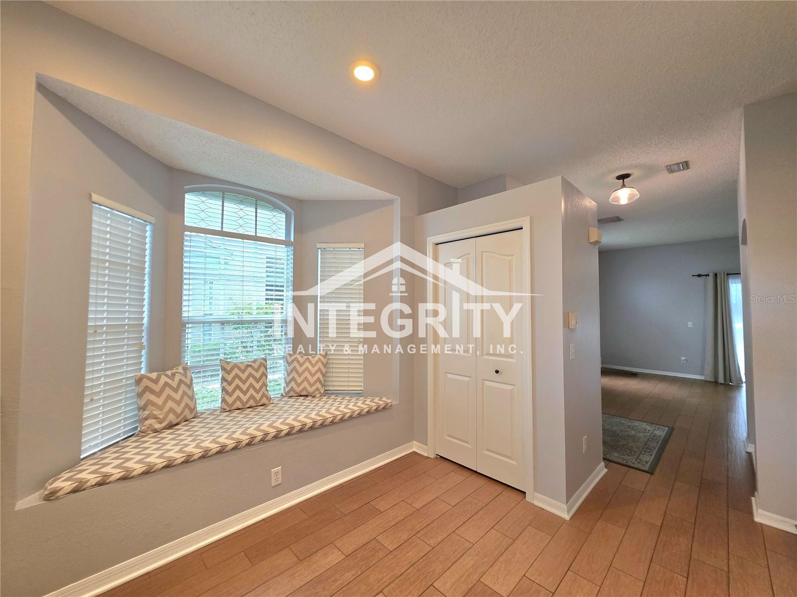 Image 4 of 26 For 10107 Farmingdale Place