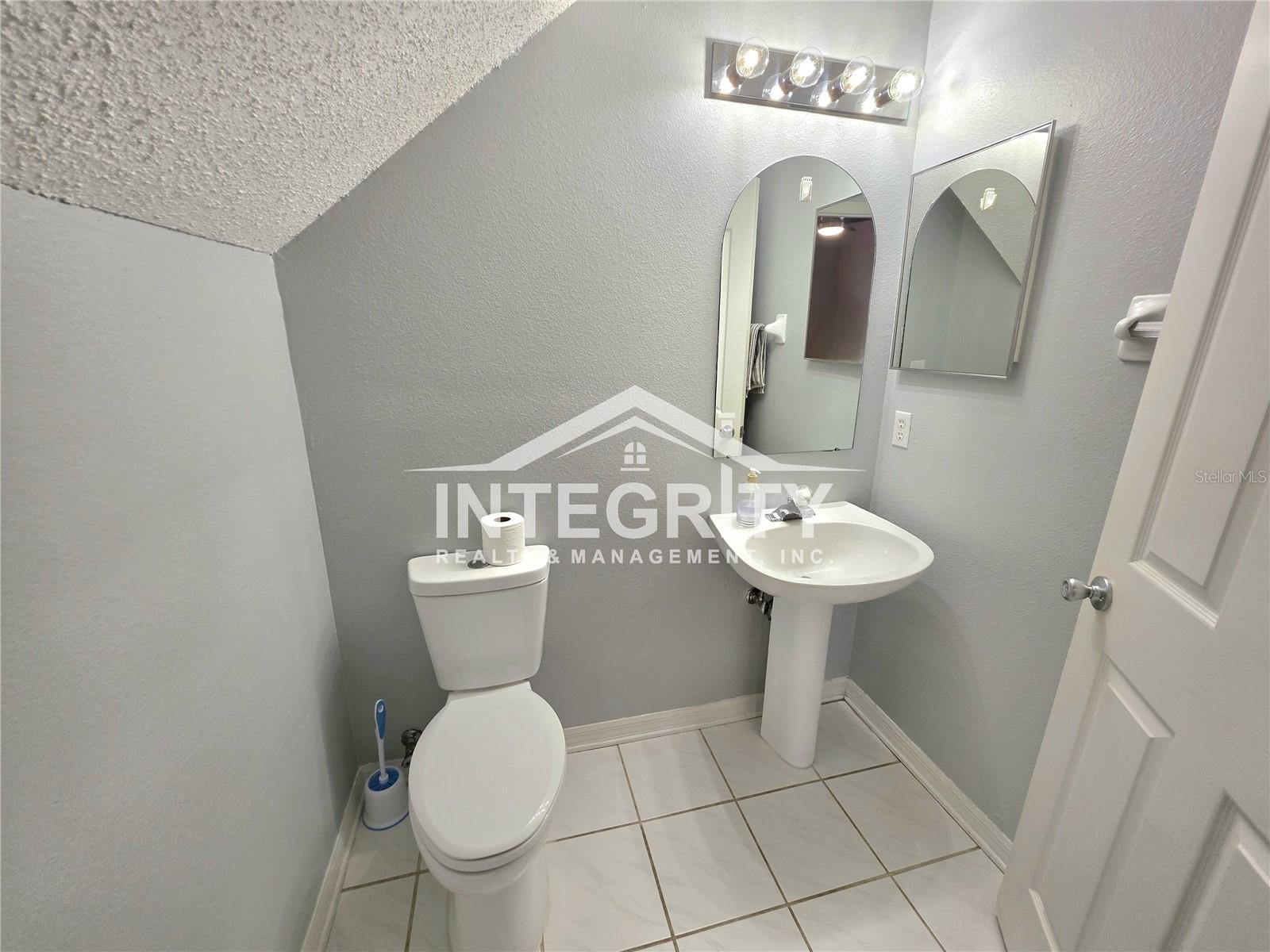 Image 7 of 26 For 10107 Farmingdale Place