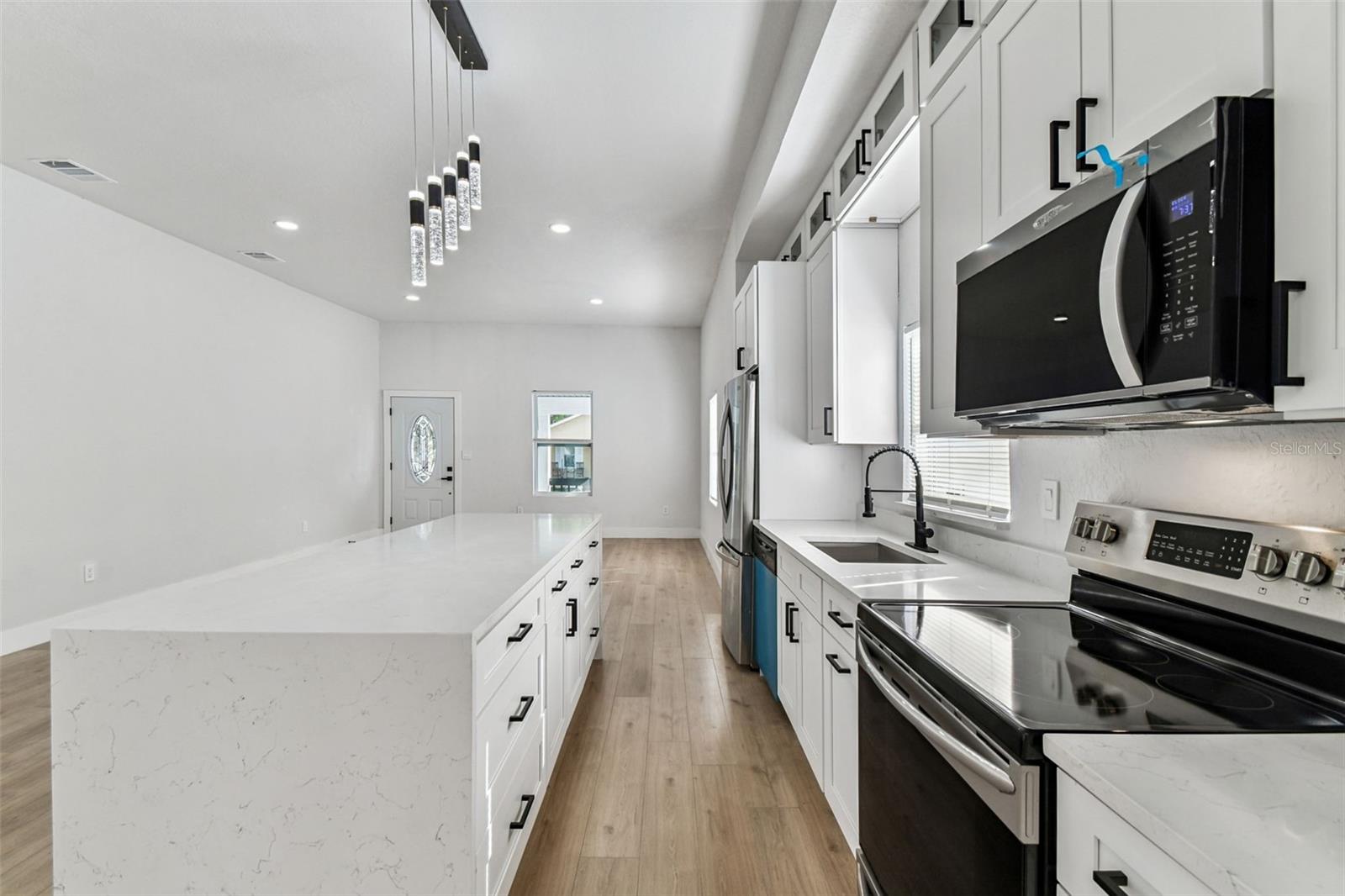 Image 10 of 62 For 2331 St John Street