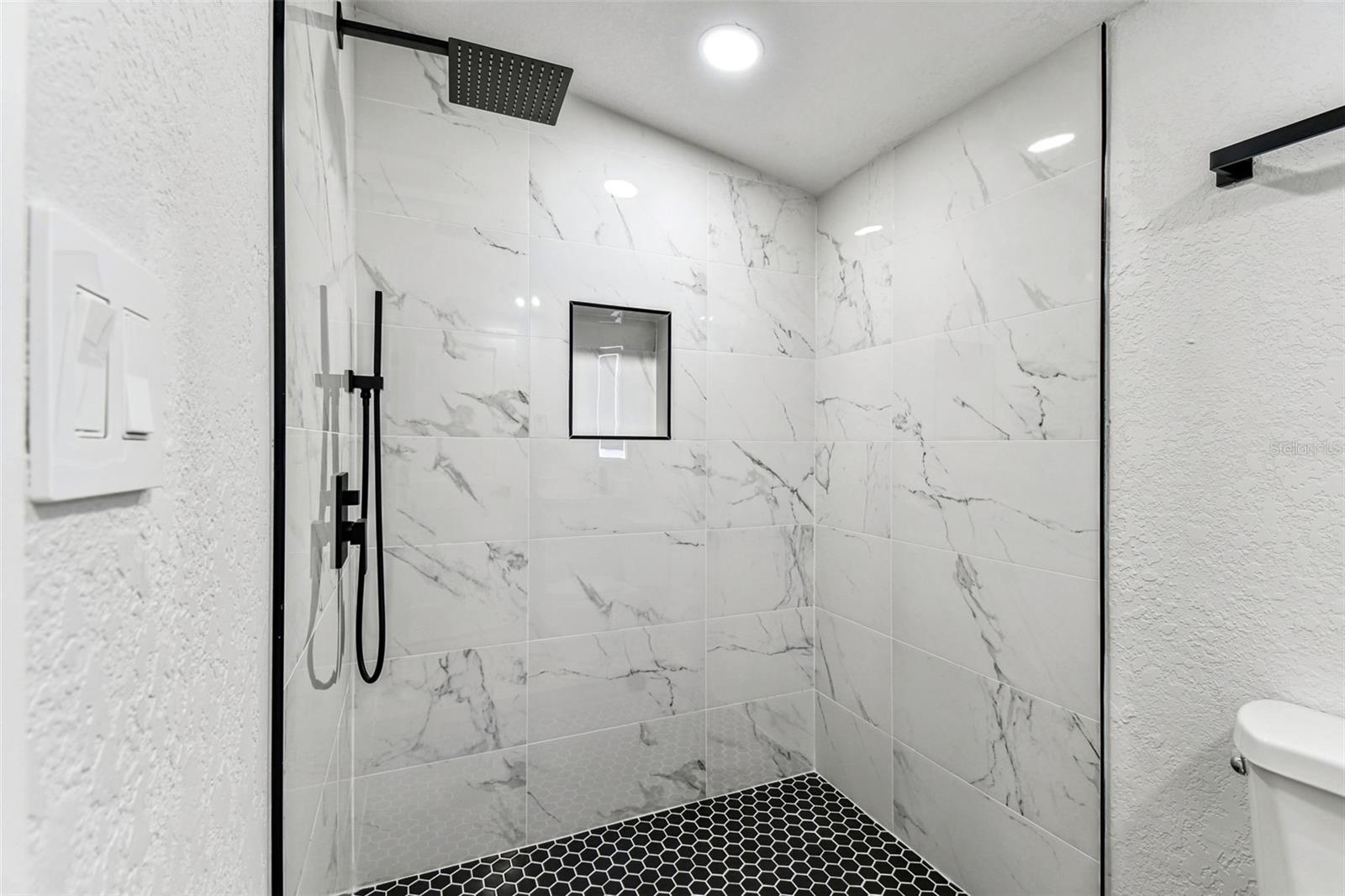 Image 29 of 62 For 2331 St John Street