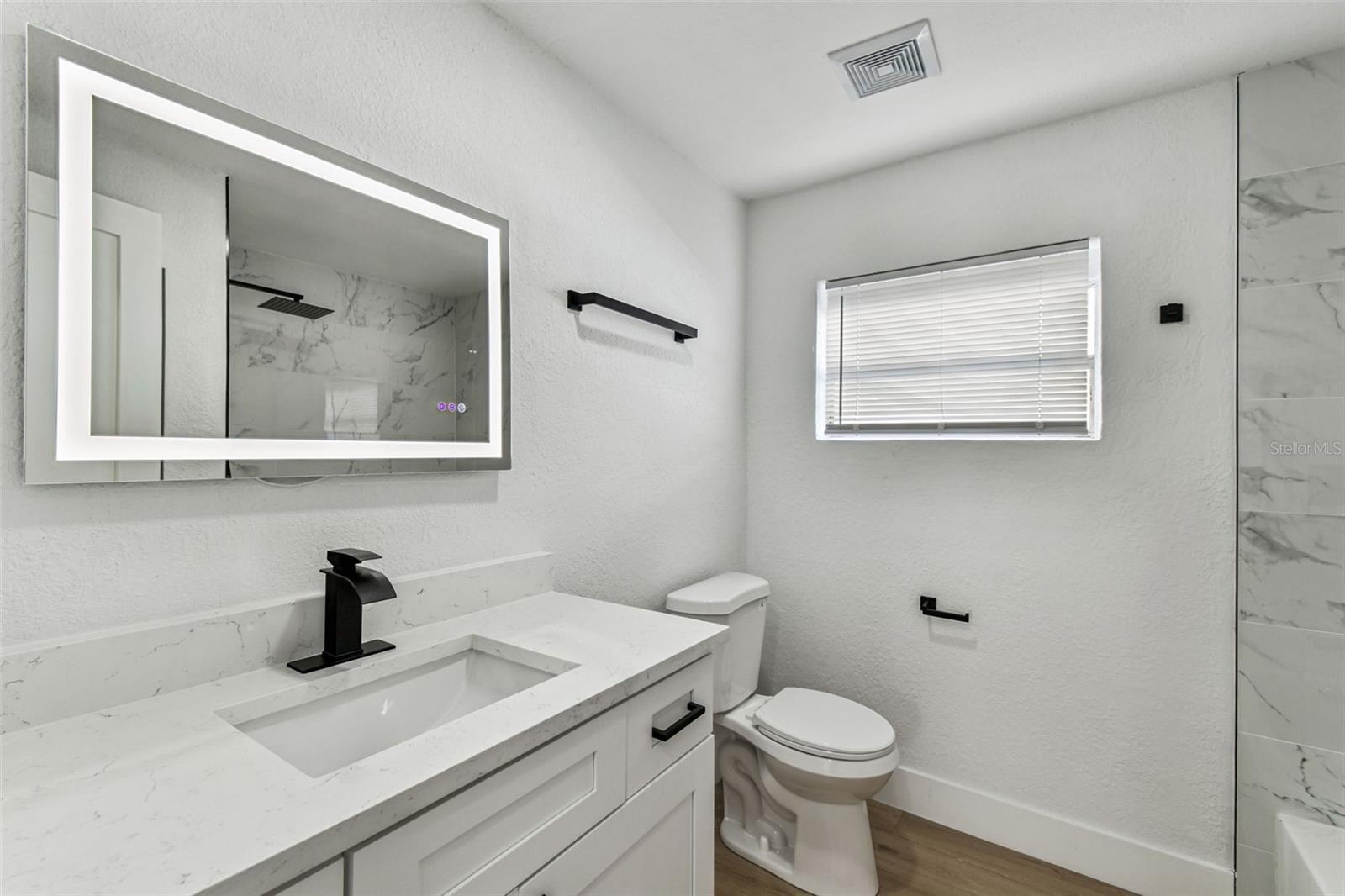 Image 33 of 62 For 2331 St John Street