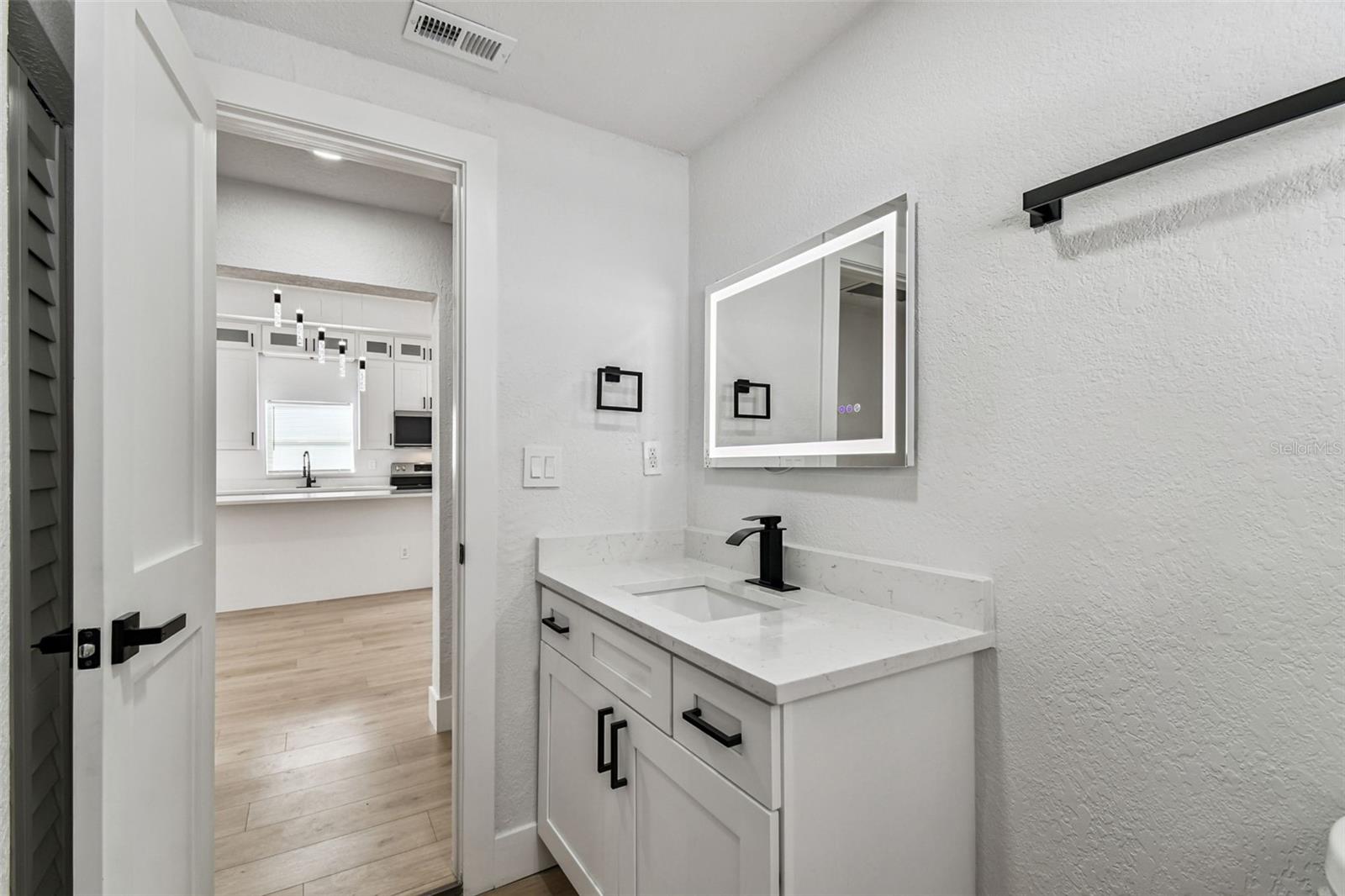 Image 35 of 62 For 2331 St John Street