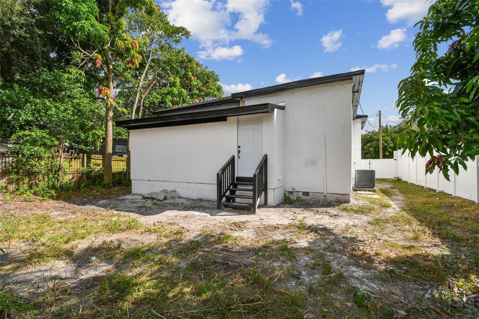 Image 39 of 62 For 2331 St John Street