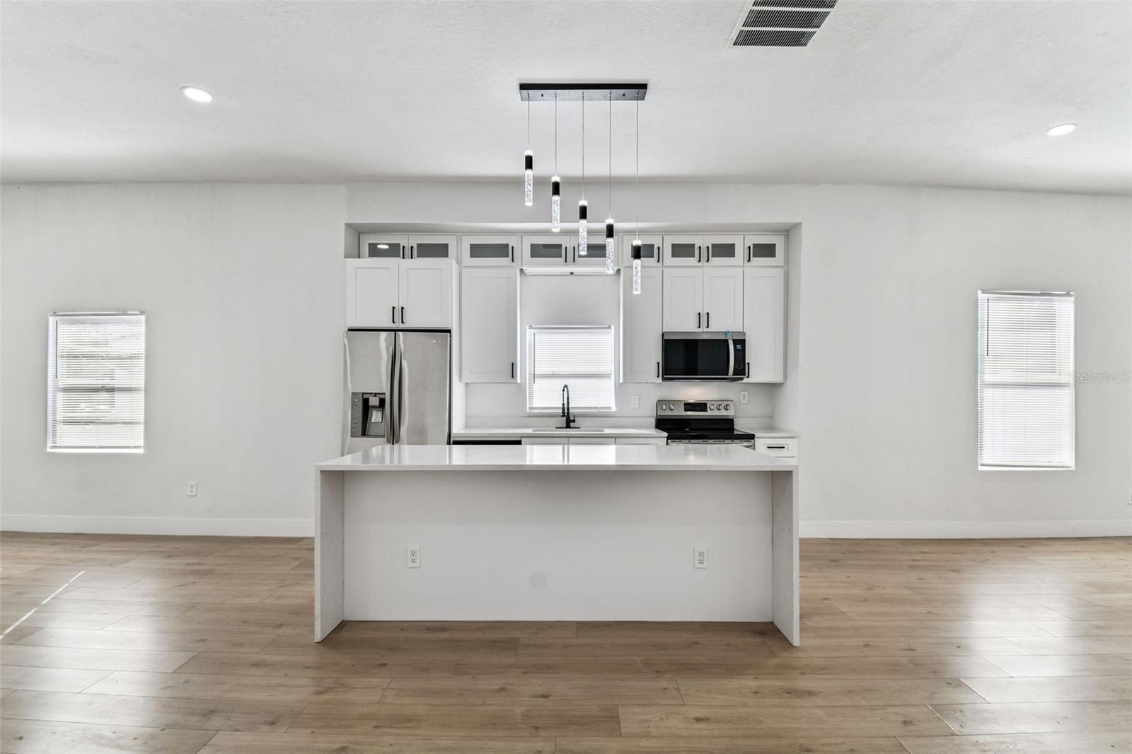 Image 4 of 62 For 2331 St John Street