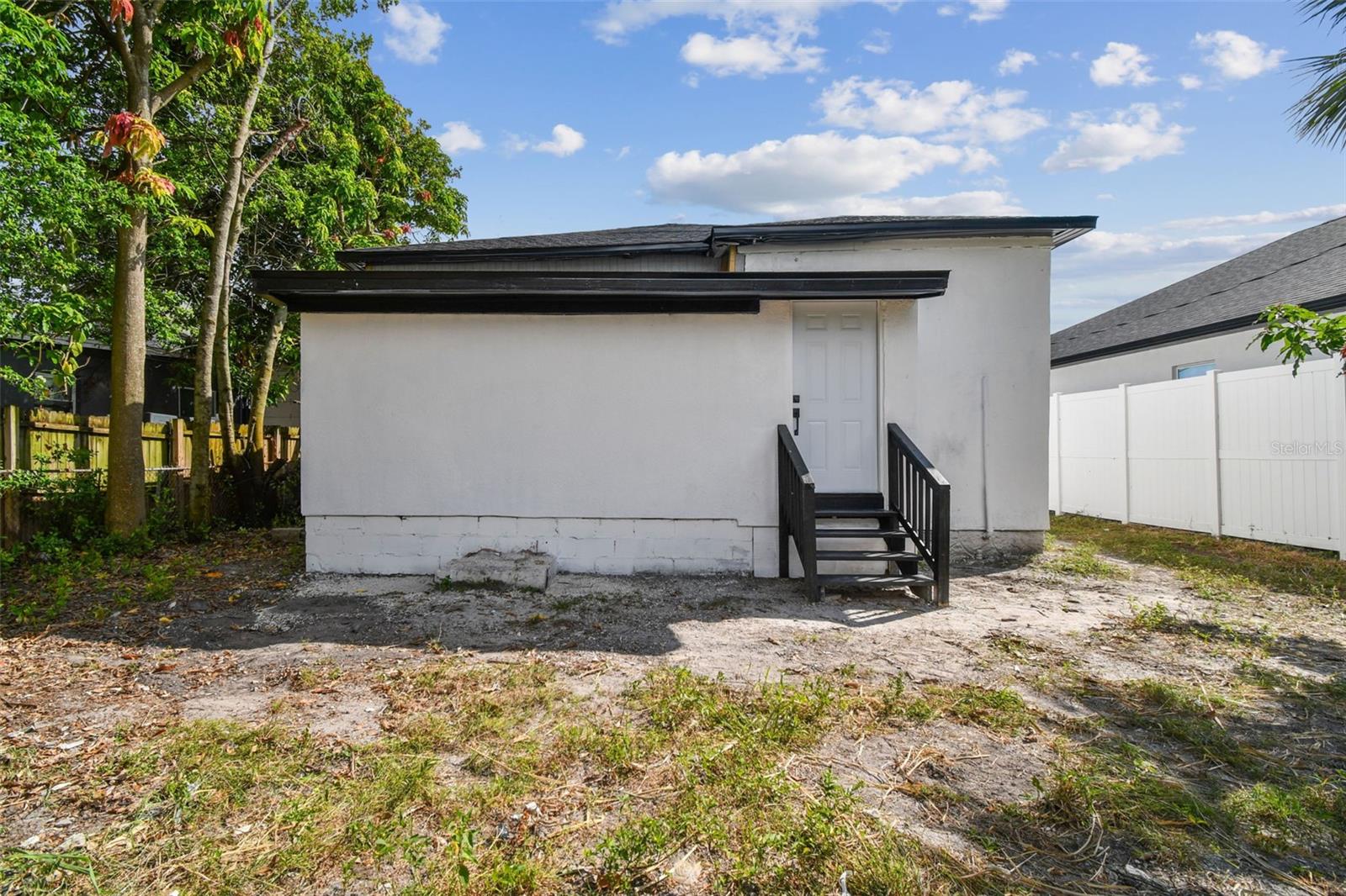 Image 40 of 62 For 2331 St John Street