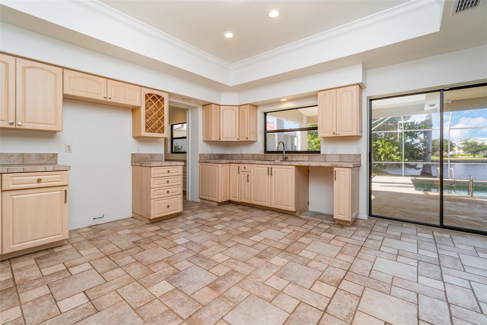 Image 12 of 42 For 1520 Columbian Drive