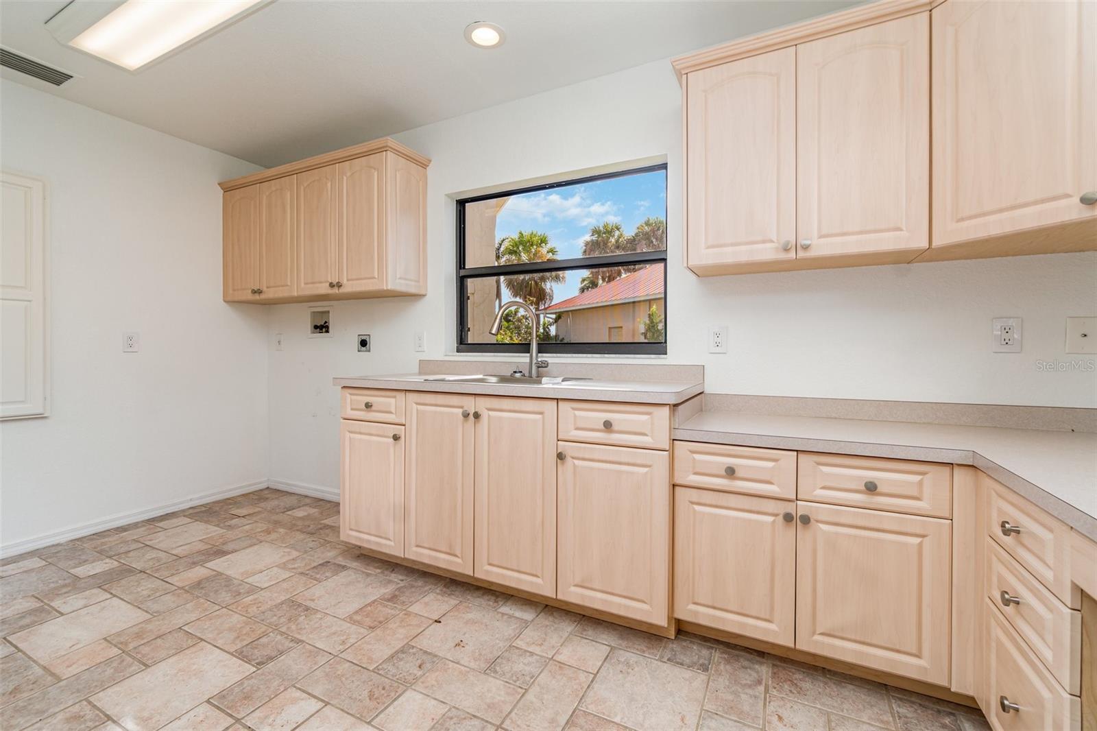 Image 13 of 42 For 1520 Columbian Drive