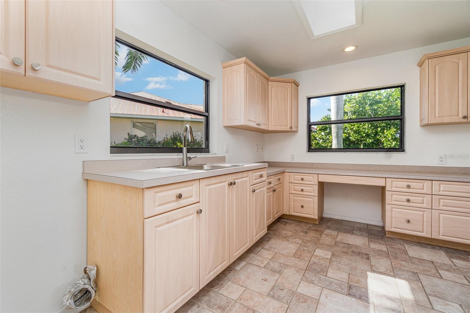 Image 14 of 42 For 1520 Columbian Drive