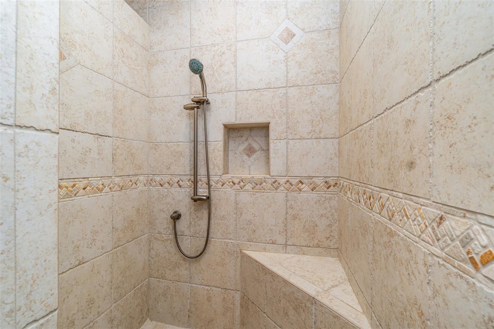 Image 20 of 42 For 1520 Columbian Drive