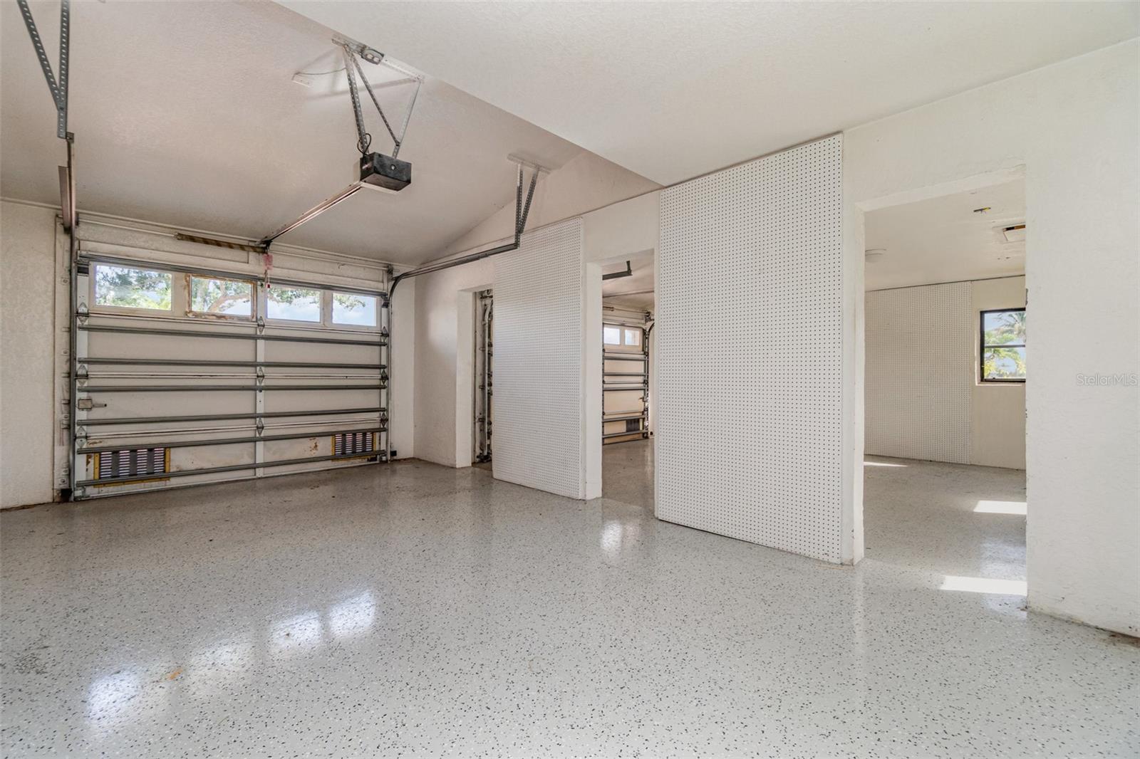 Image 31 of 42 For 1520 Columbian Drive