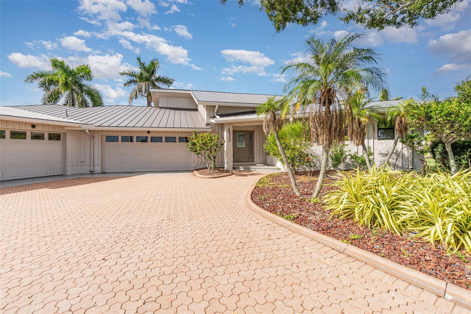 Image 6 of 42 For 1520 Columbian Drive
