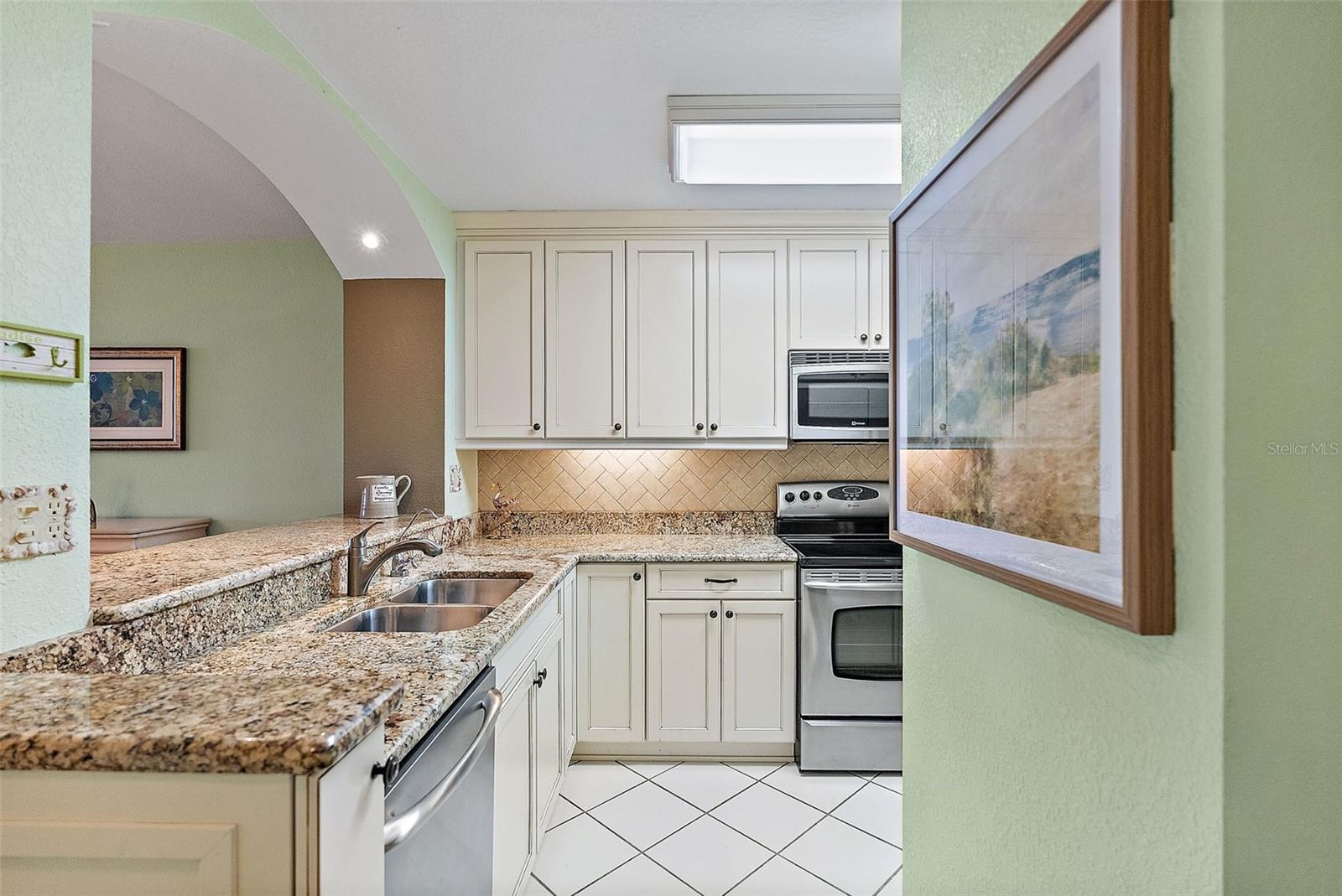 Listing photo id 9 for 6021 Bahia Del Mar Circle 137