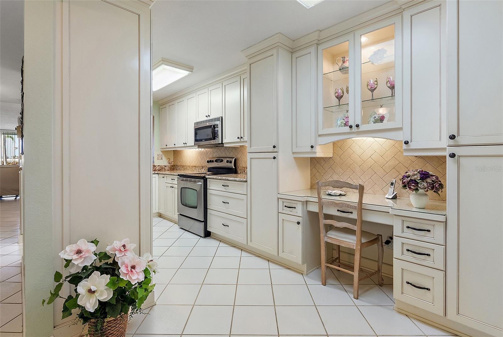 Listing photo id 10 for 6021 Bahia Del Mar Circle 137