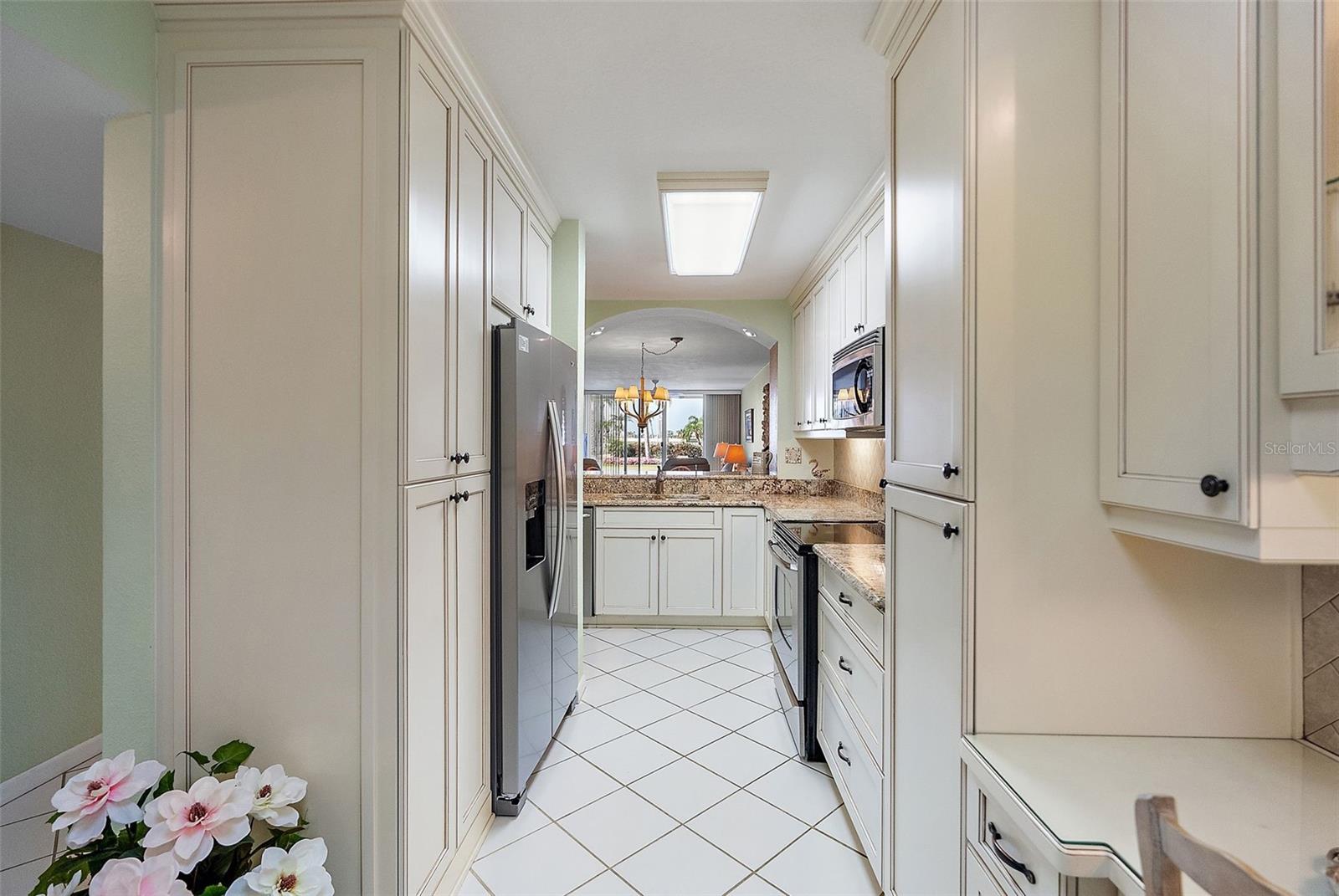Listing photo id 11 for 6021 Bahia Del Mar Circle 137