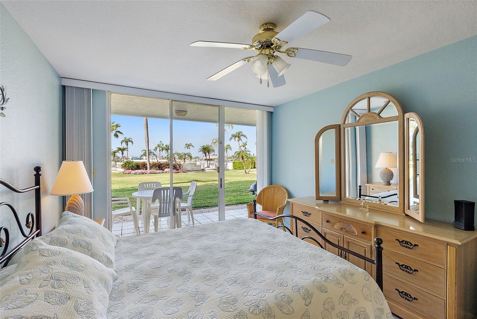 Listing photo id 14 for 6021 Bahia Del Mar Circle 137