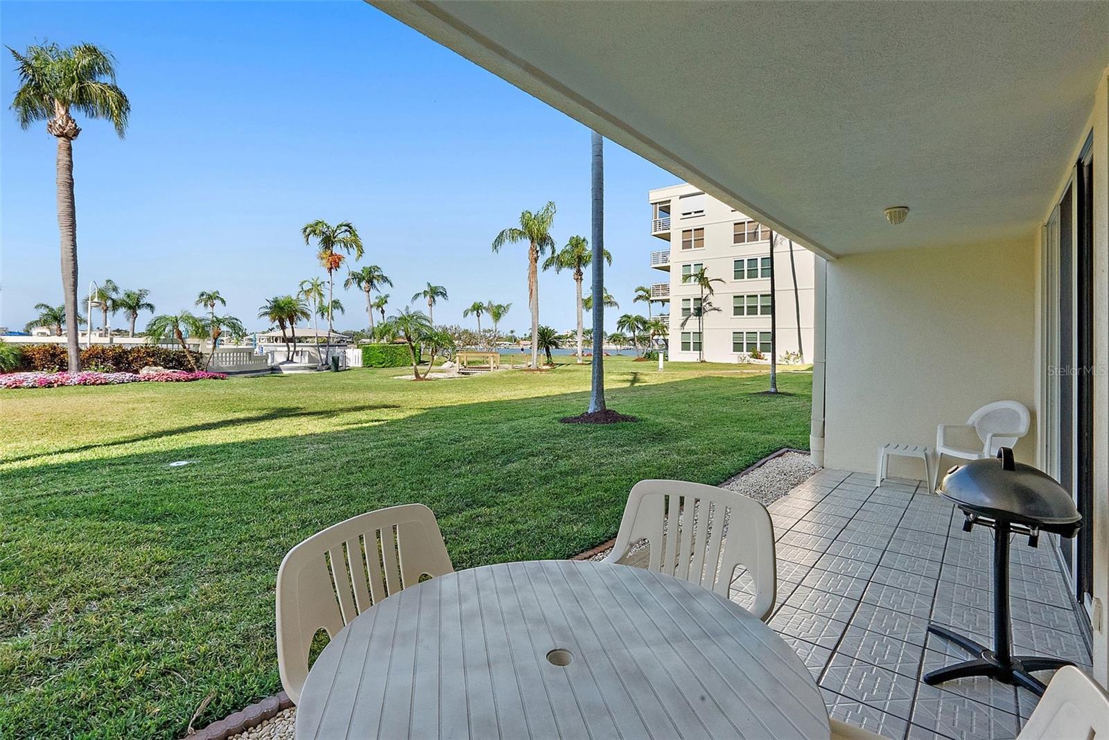 Listing photo id 1 for 6021 Bahia Del Mar Circle 137