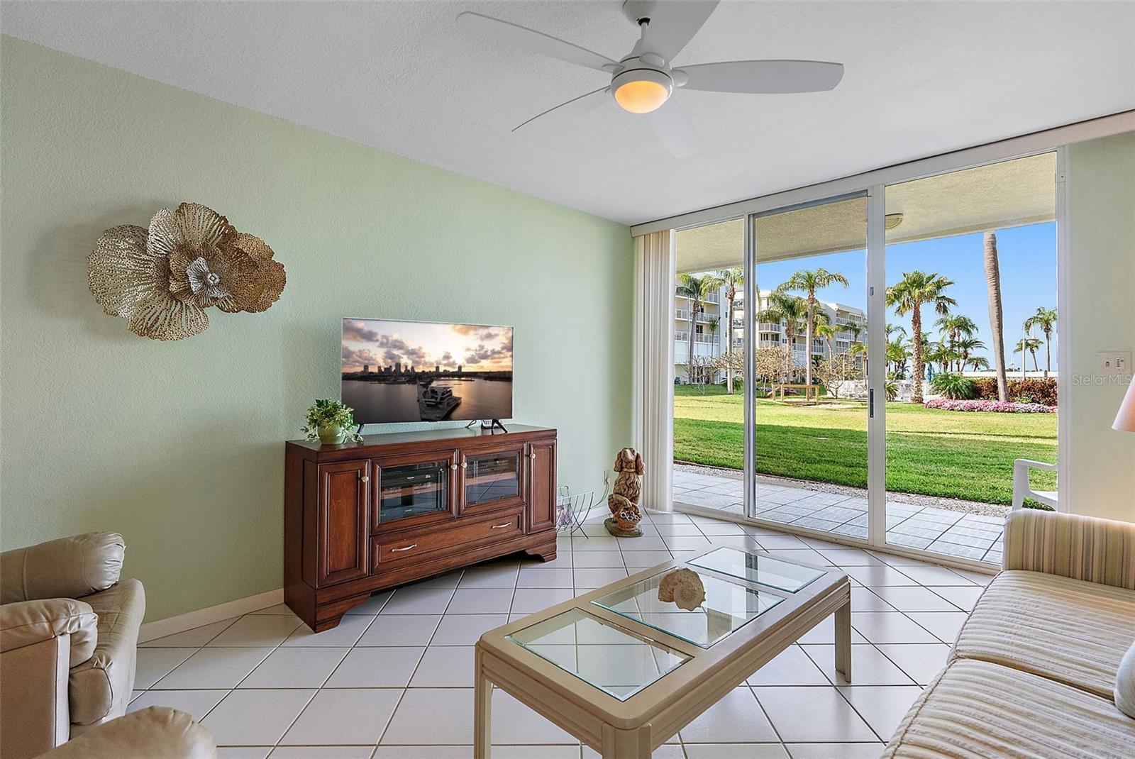 Listing photo id 3 for 6021 Bahia Del Mar Circle 137