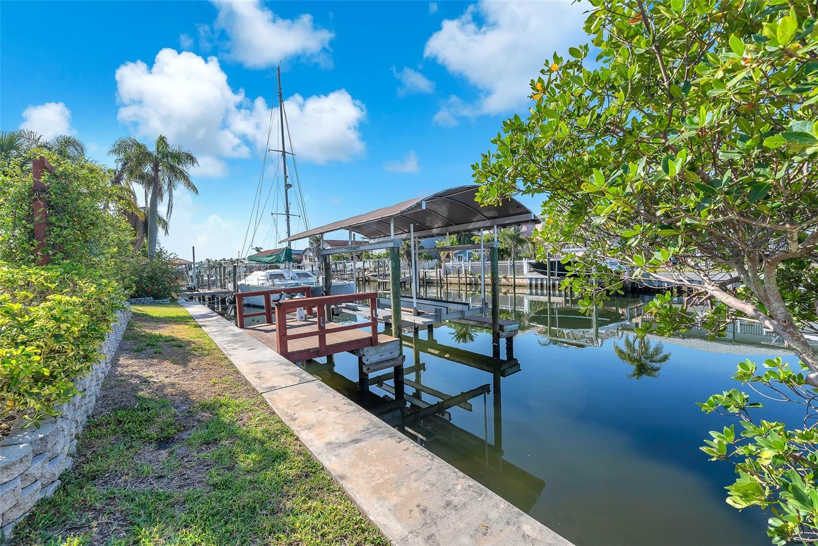 Image 6 of 33 For 1012 Spindle Palm Way