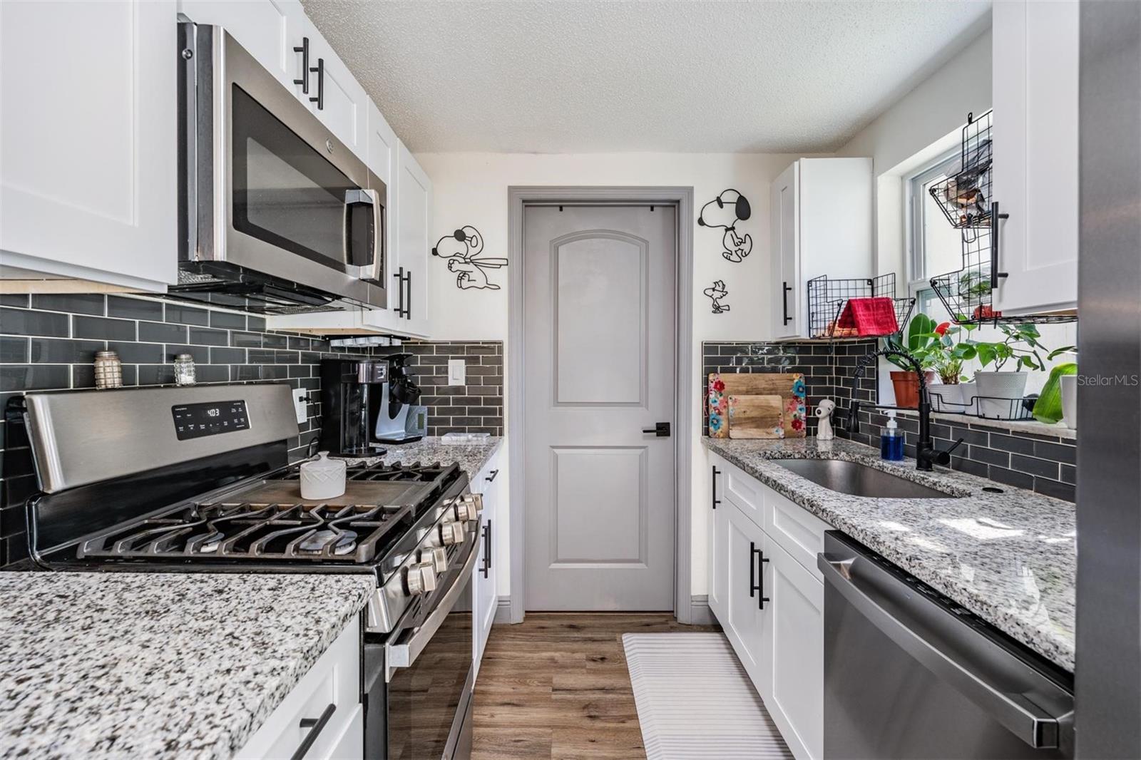 Image 5 of 32 For 1116 Beachwood Avenue