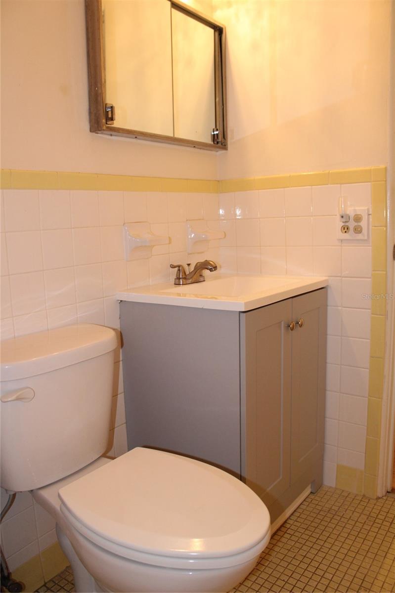 Image 35 of 42 For 2454 Australia Way E 10