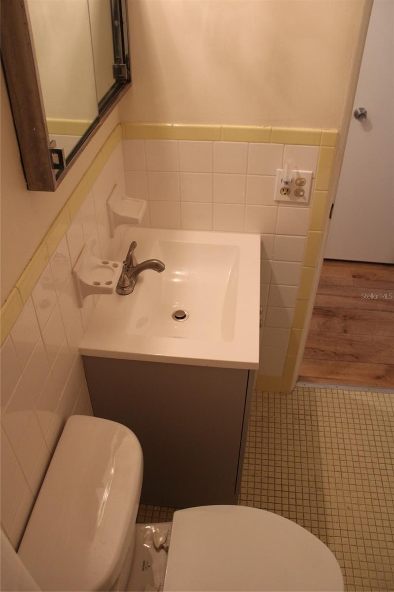 Image 36 of 42 For 2454 Australia Way E 10