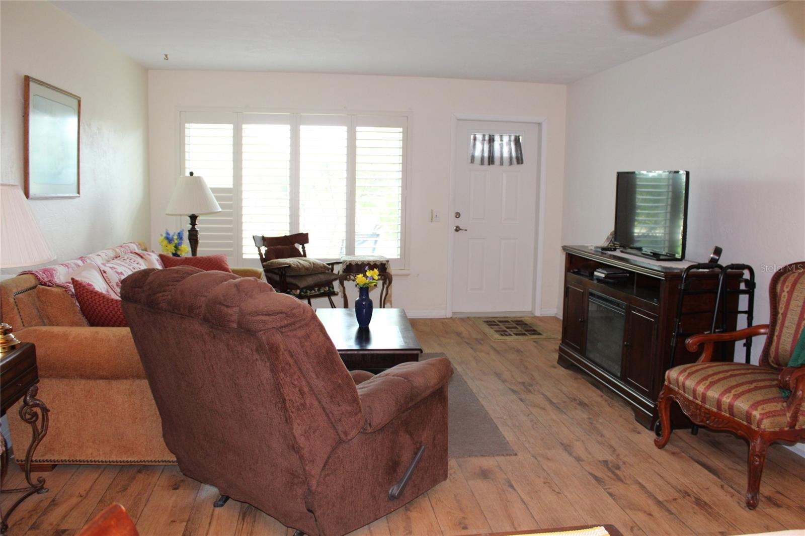 Image 7 of 42 For 2454 Australia Way E 10