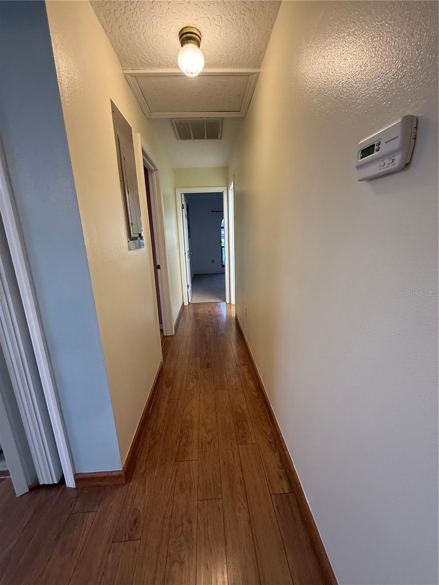 Listing photo id 9 for 9151 Lingrove Road