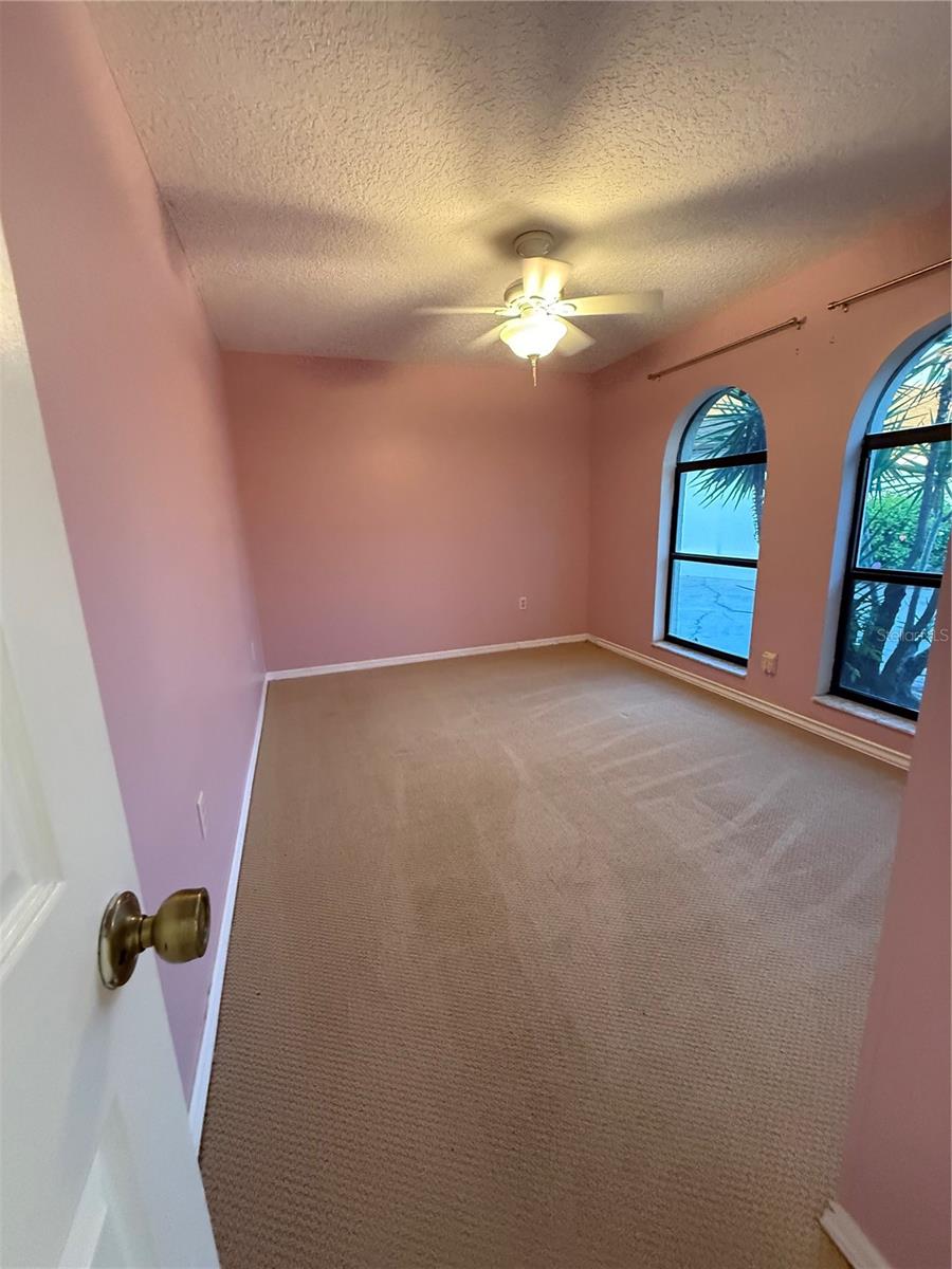 Listing photo id 10 for 9151 Lingrove Road