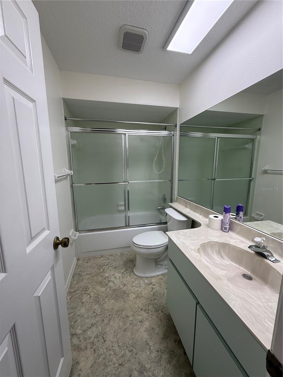 Listing photo id 11 for 9151 Lingrove Road