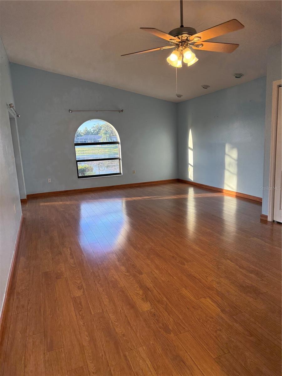 Listing photo id 0 for 9151 Lingrove Road