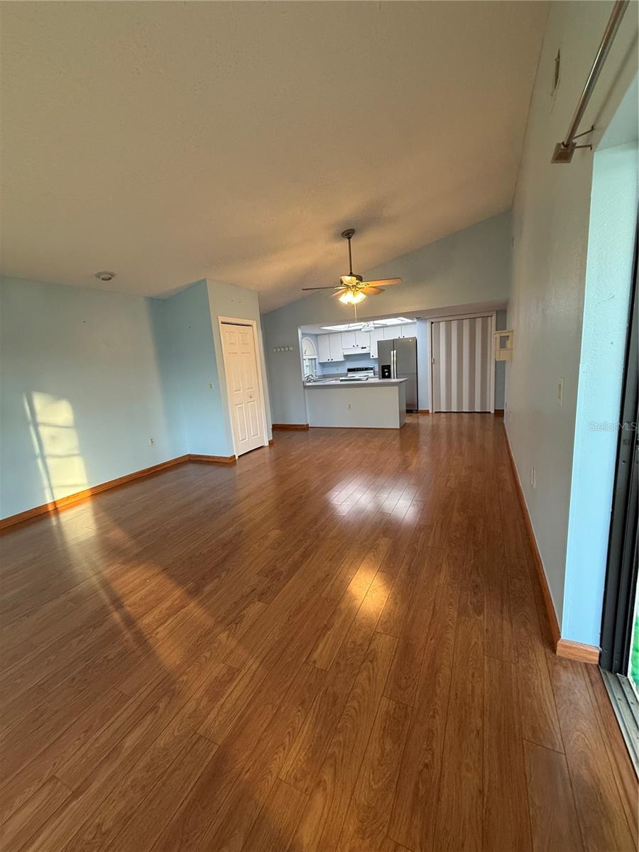 Listing photo id 1 for 9151 Lingrove Road