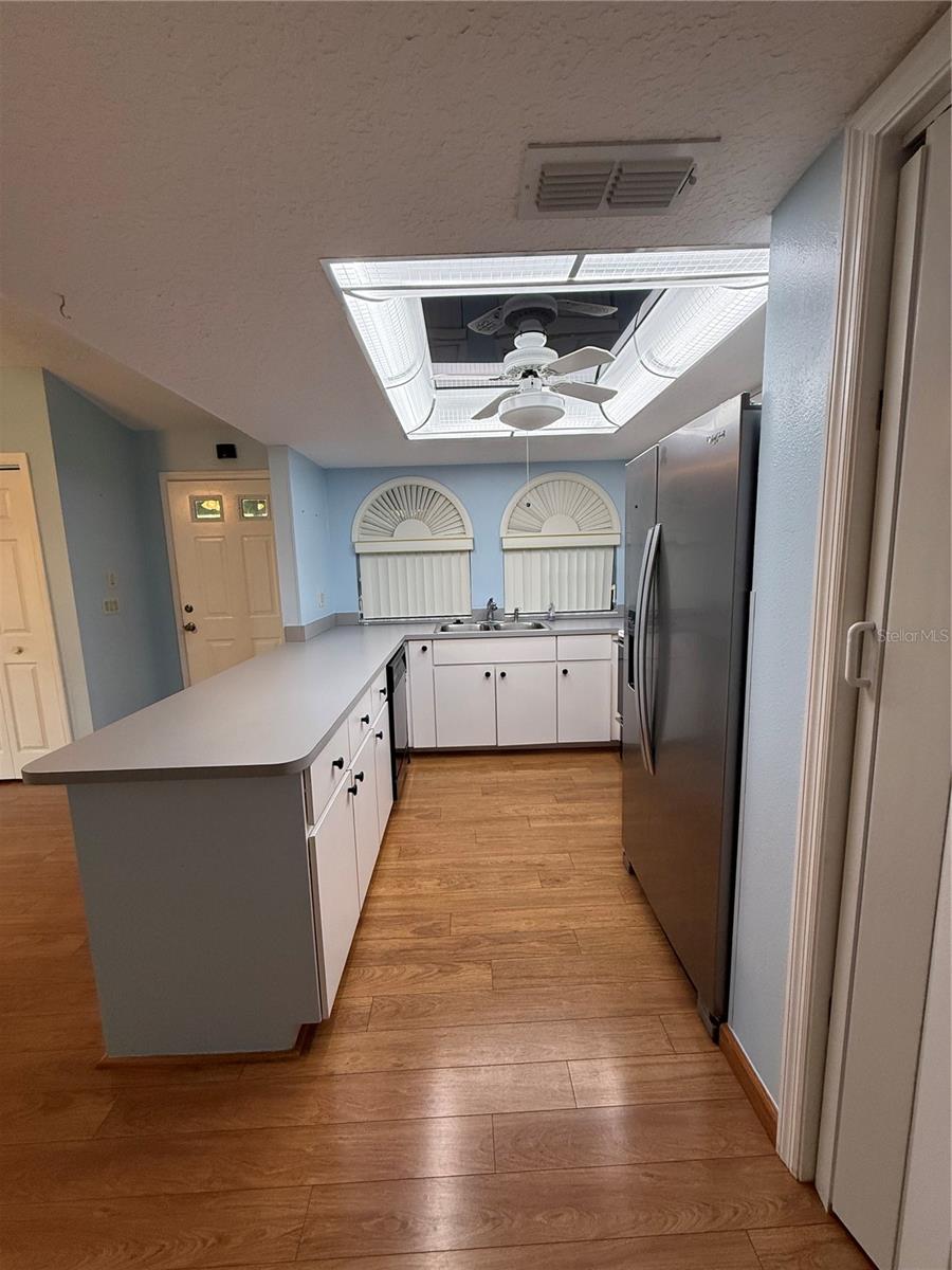 Listing photo id 2 for 9151 Lingrove Road