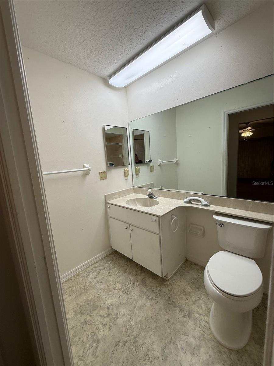 Listing photo id 7 for 9151 Lingrove Road