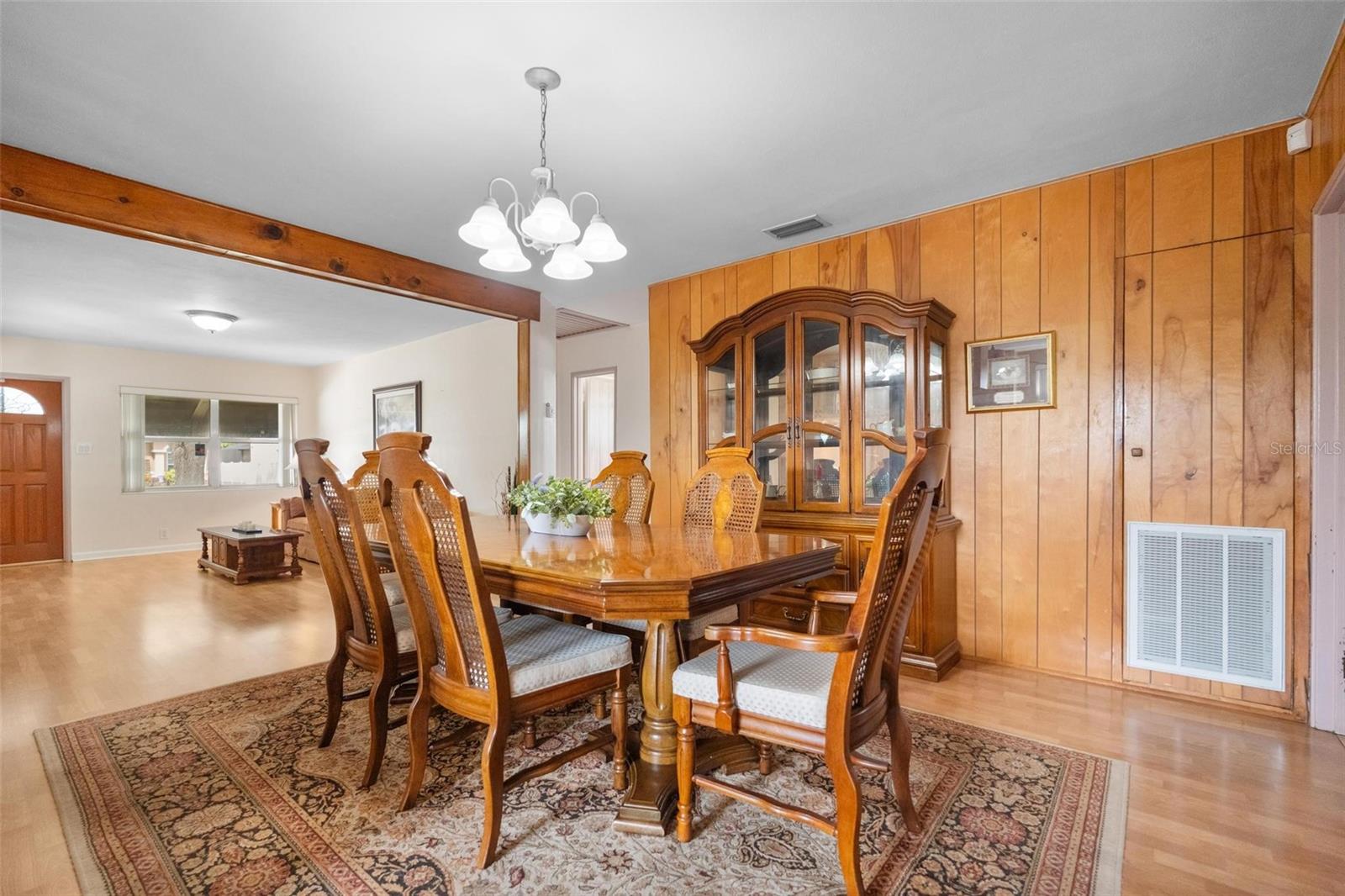 Listing photo id 10 for 1520 Richard Avenue